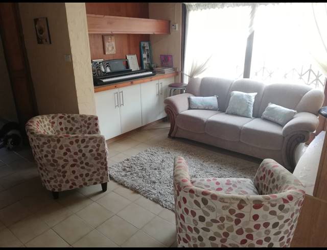 6 BEDROOM HOUSE FOR SALE IN FAIRVIEW